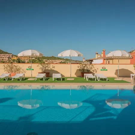 Aparthotel Isa-residence: Poolside Retreat With Private Outdoor Spaces 3*