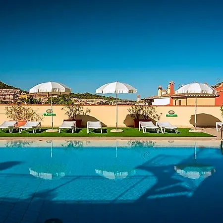 Isa-residence: Poolside Retreat With Private Outdoor Spaces Villasimius